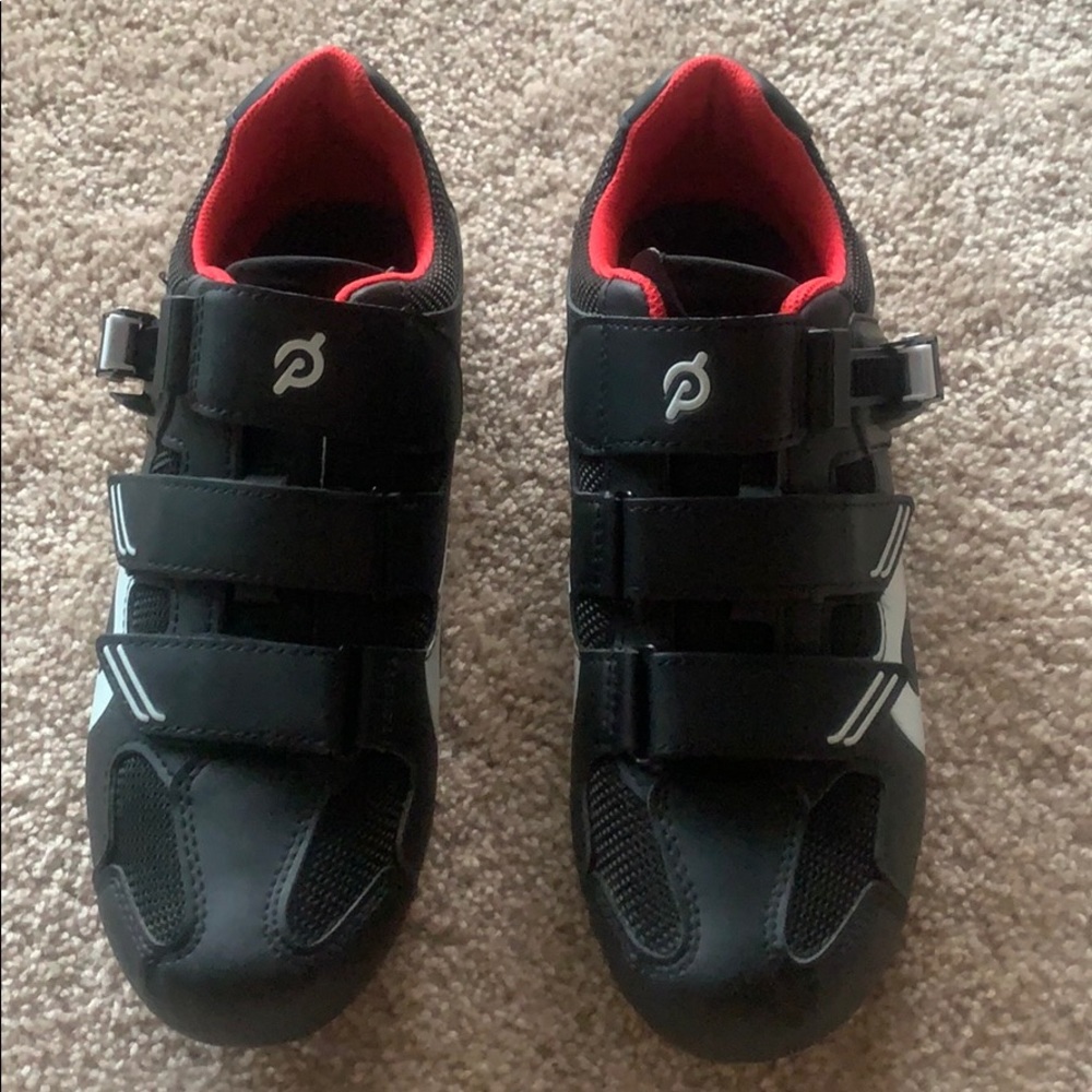 Size 42 Peloton bike shoes
